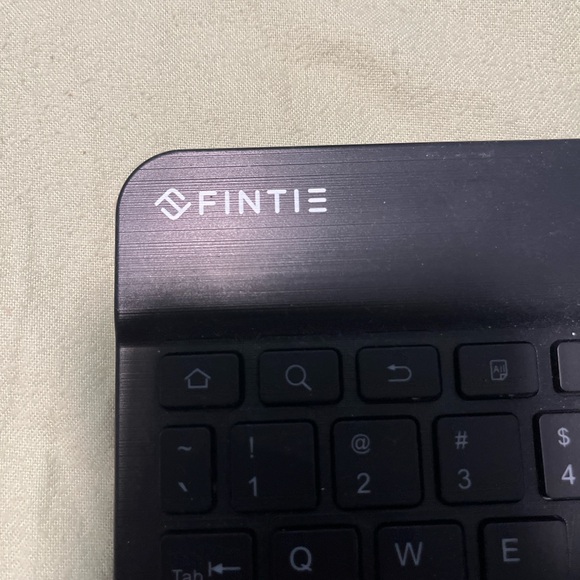 FINTIE Bluetooth keyboard - Picture 3 of 3